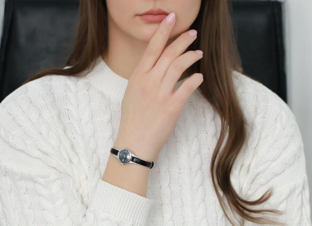 Серебряные часы Часовой завод Ника с фианитом и минеральным стеклом из ...