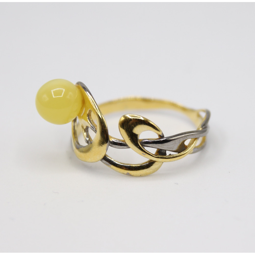 Кольцо из золочёного серебра Янтарная волна с янтарём