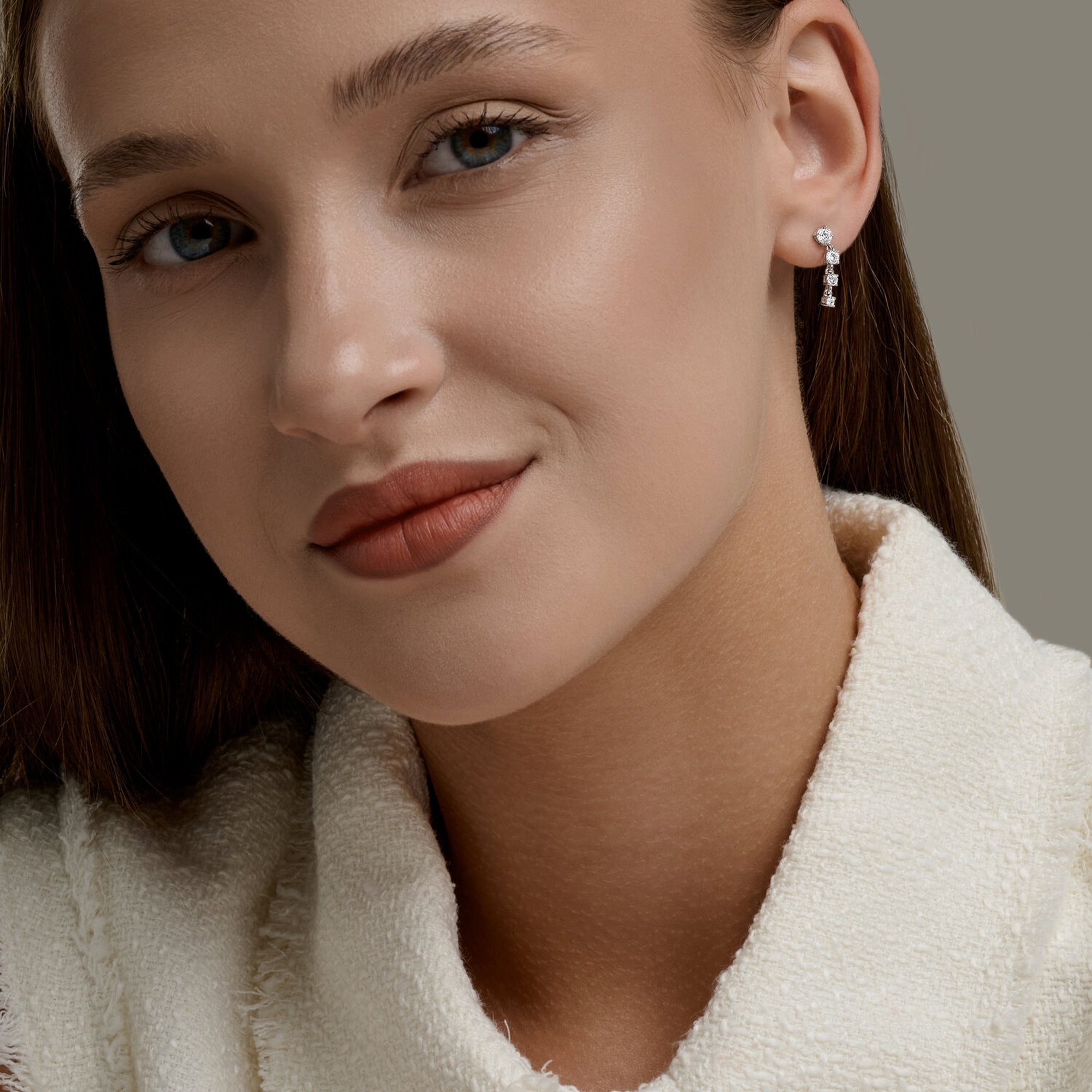 Серьги из белого золота SOKOLOV с фианитом