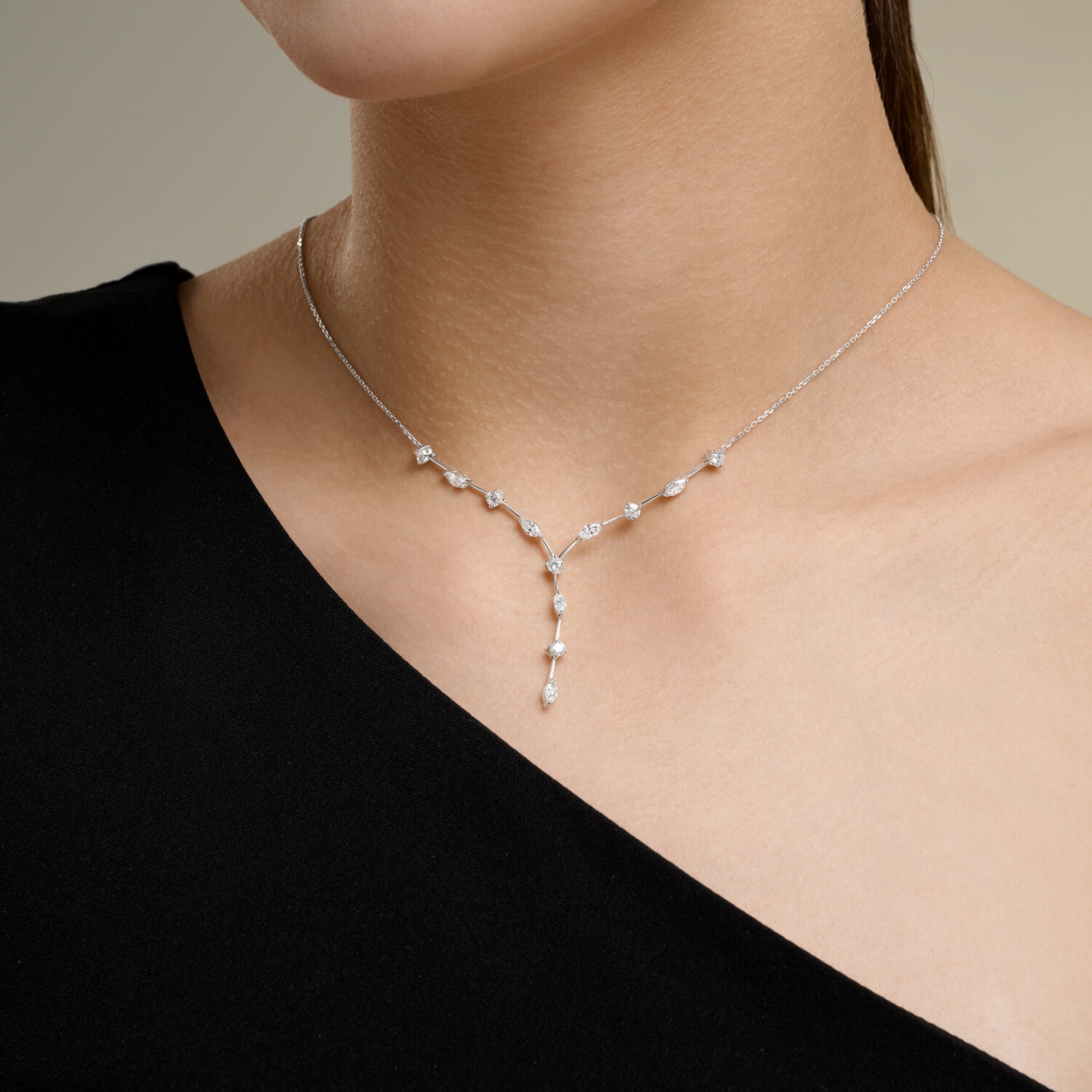 : Колье из белого золота с бриллиантами выращенными