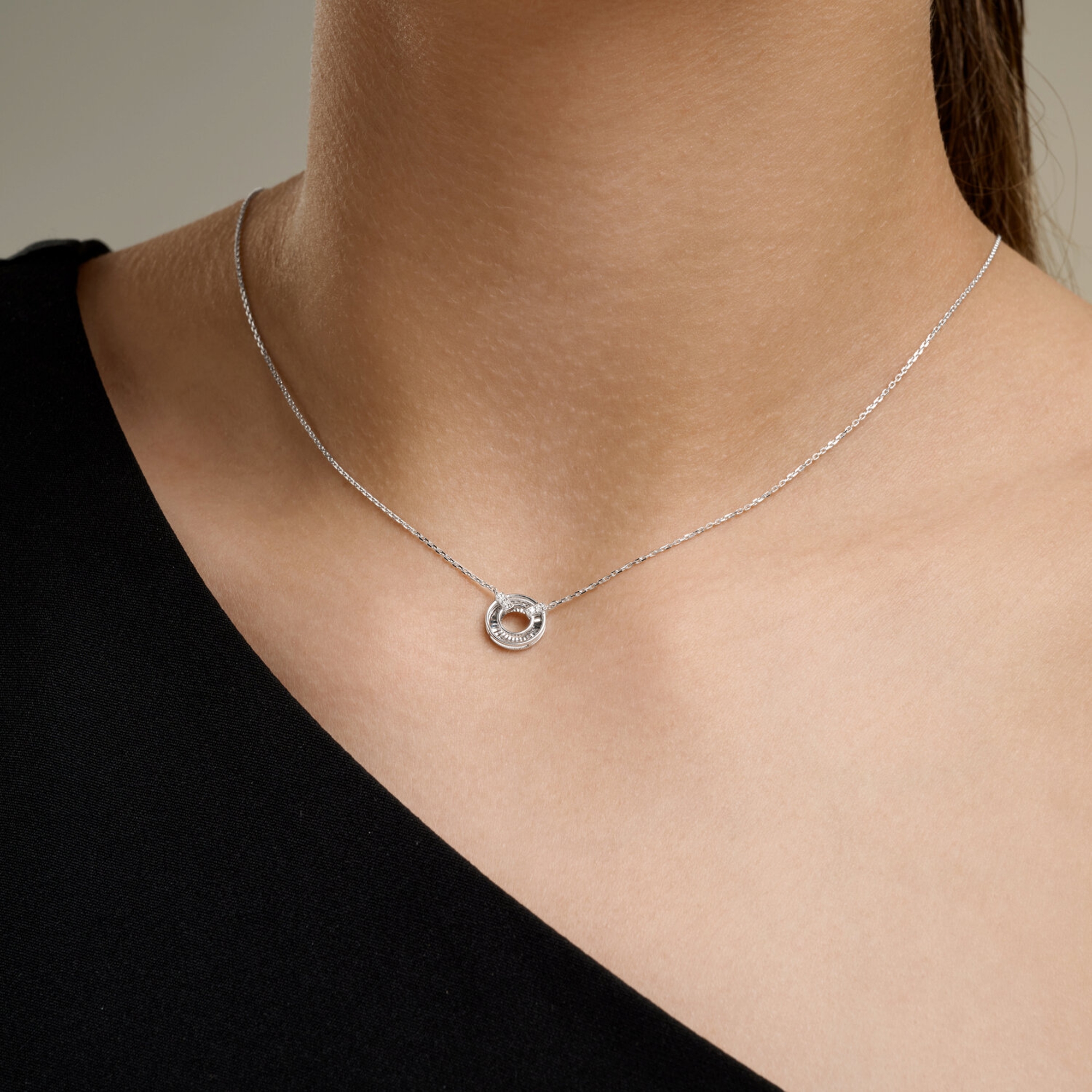 : Колье из белого золота с бриллиантами