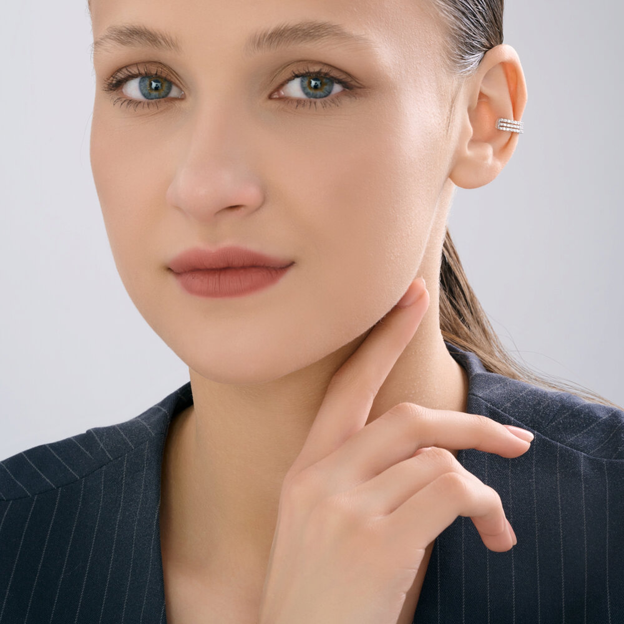 Золотые серьги SOKOLOV с бриллиантом