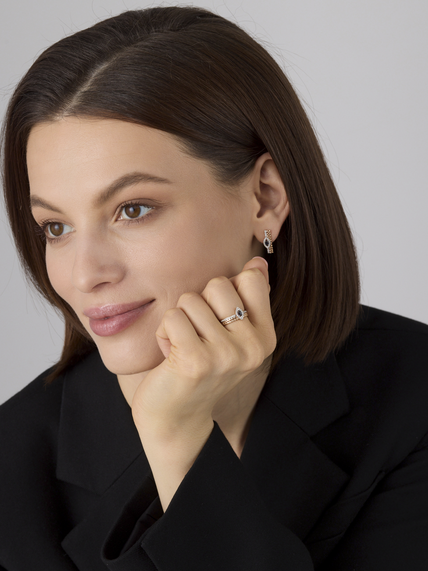 Золотое кольцо АЛЬКОР с бриллиантом и сапфиром