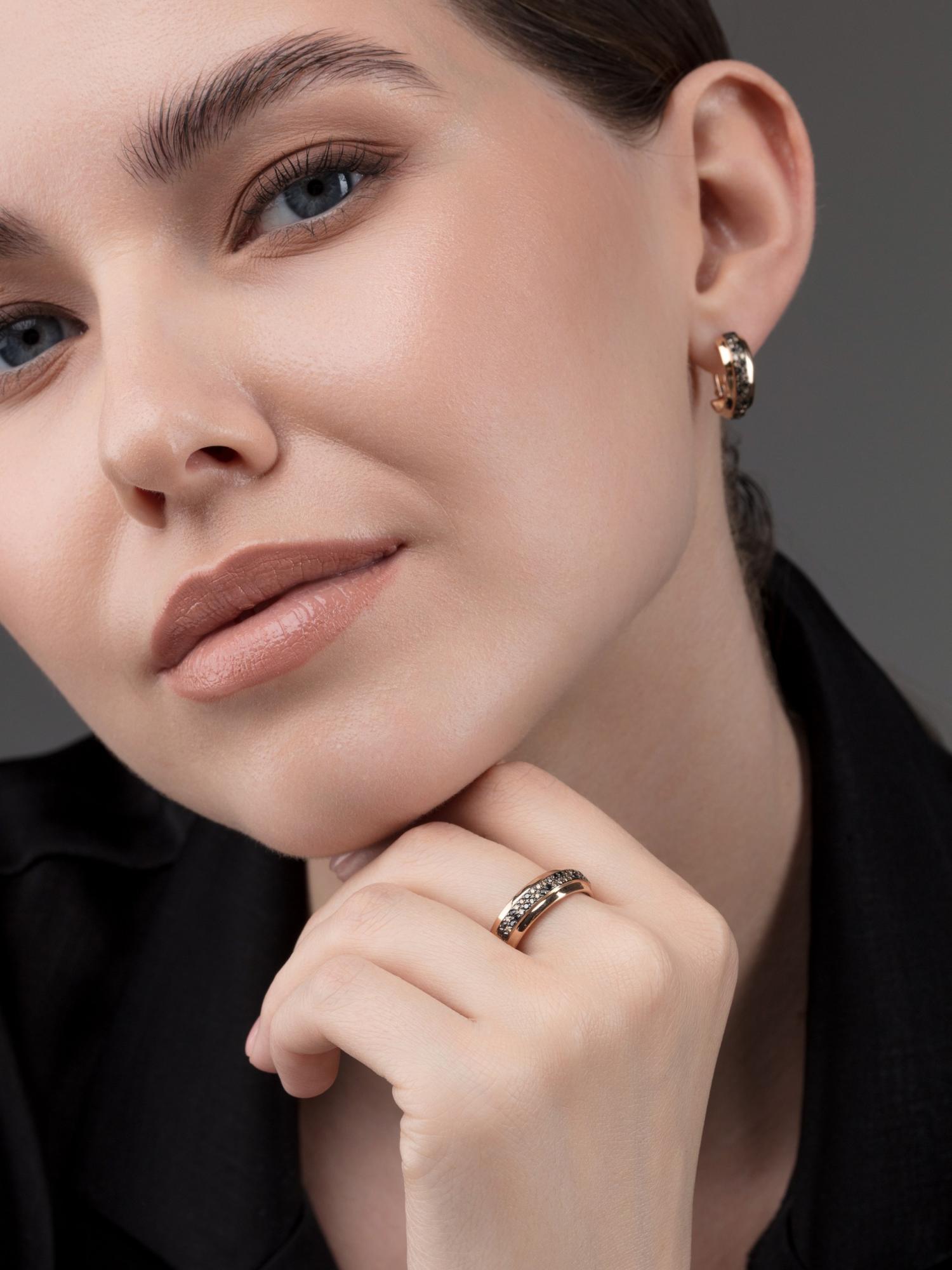 Золотое кольцо АЛЬКОР с чёрным бриллиантом и коньячным бриллиантом