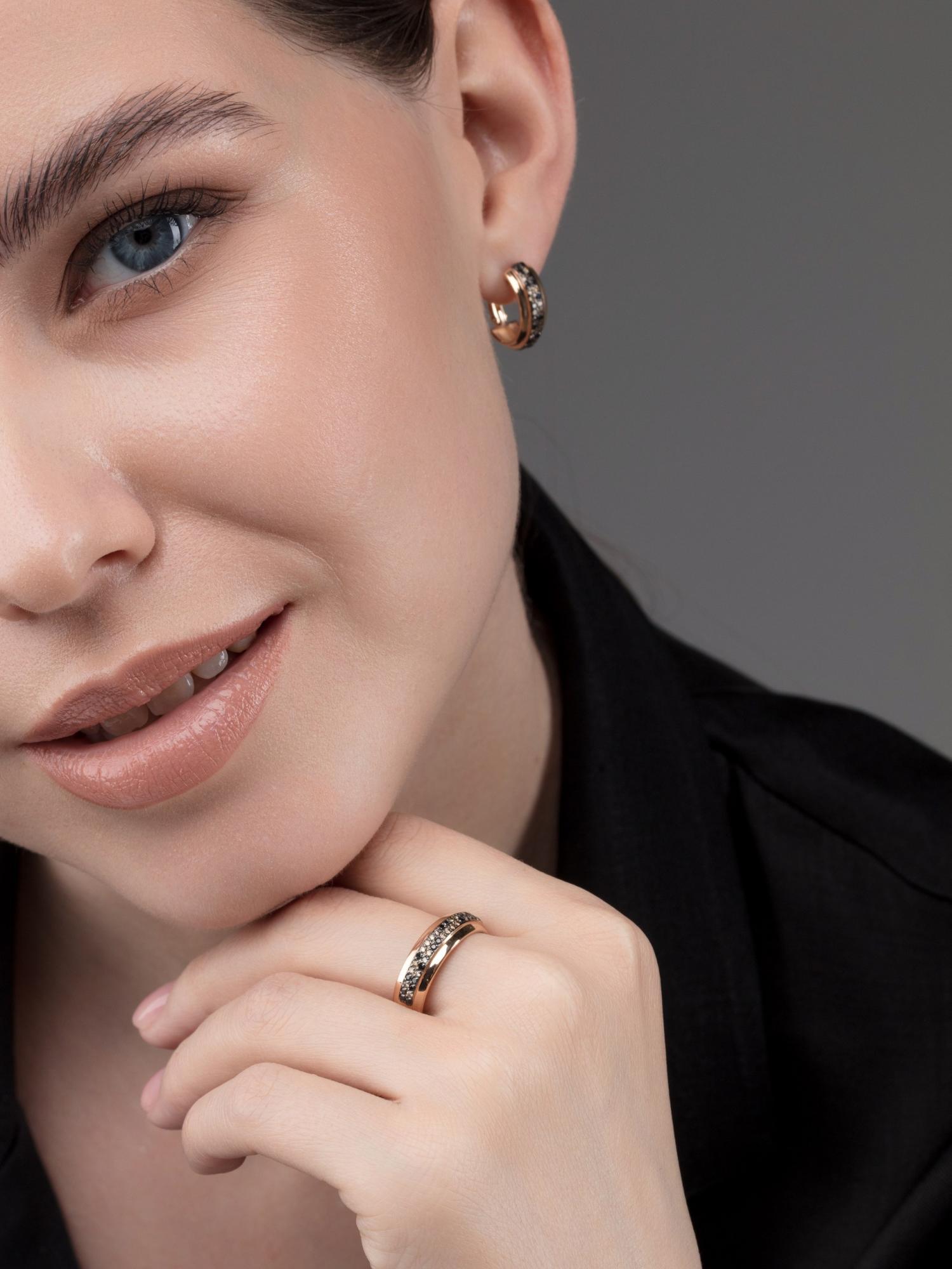 Золотое кольцо АЛЬКОР с чёрным бриллиантом и коньячным бриллиантом