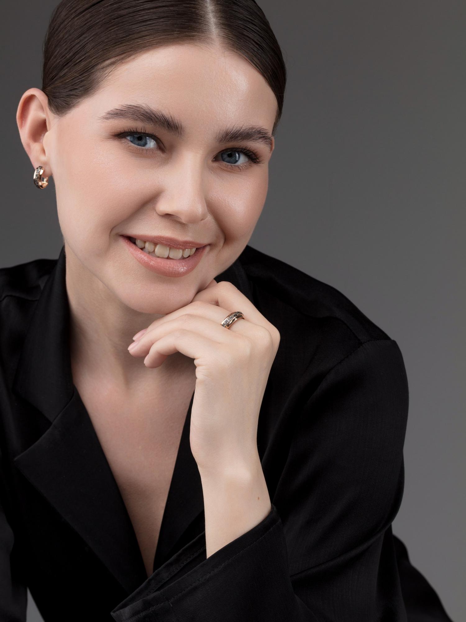 Золотые серьги АЛЬКОР с чёрным бриллиантом и коньячным бриллиантом