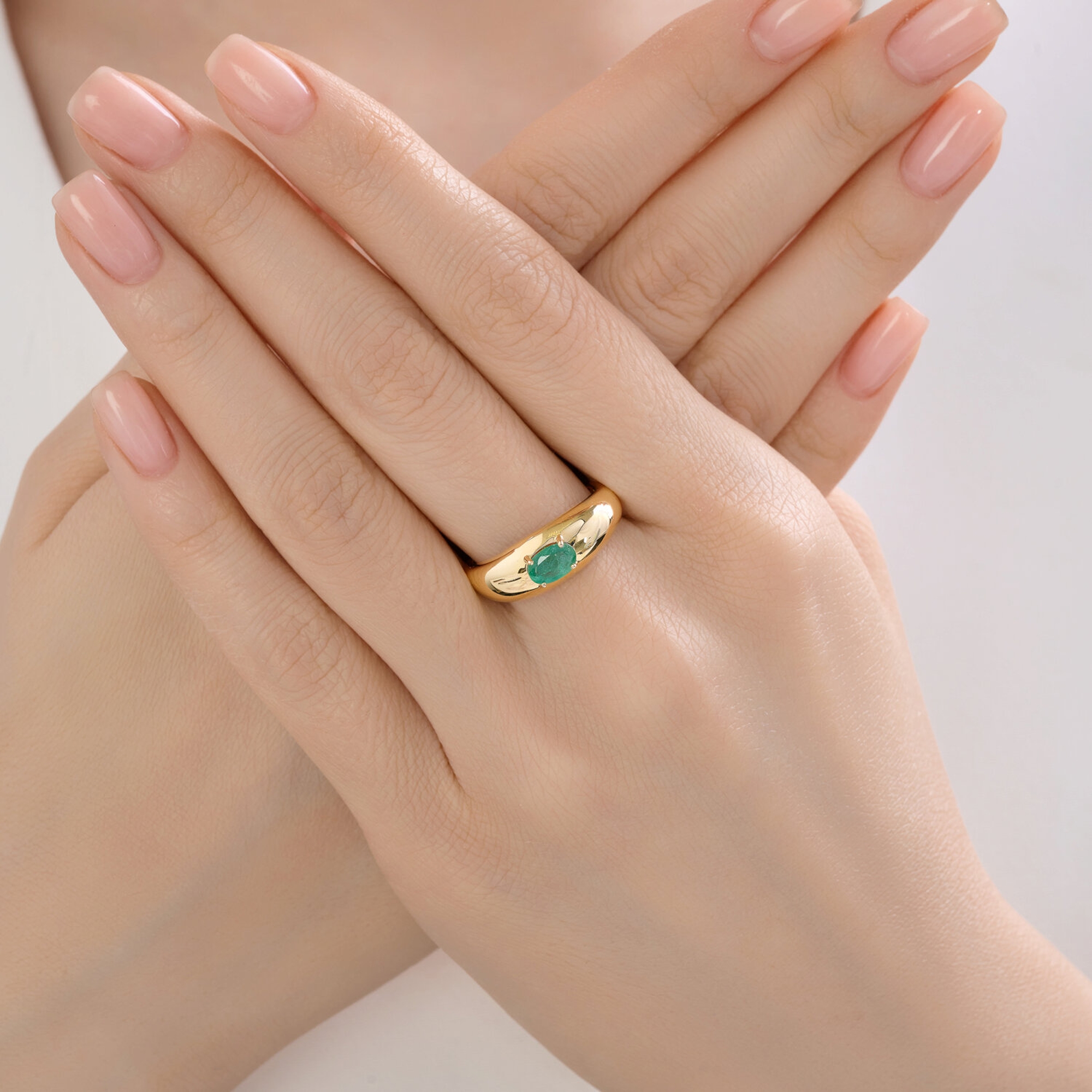 Золотое кольцо SOKOLOV с изумрудом