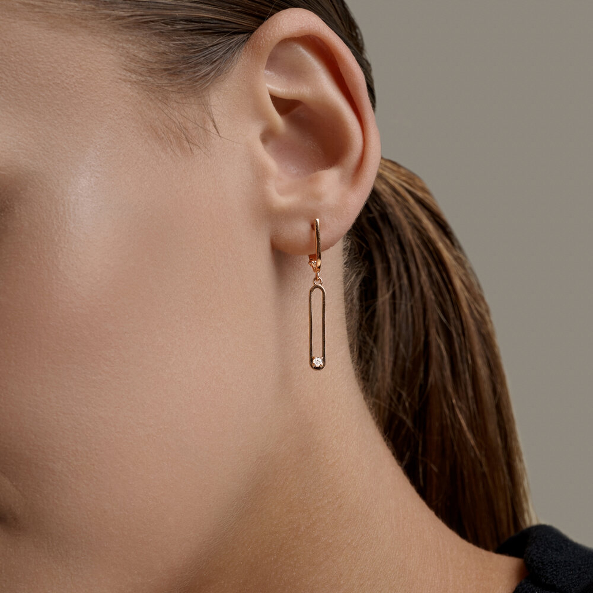 Золотые серьги Diamant с фианитом