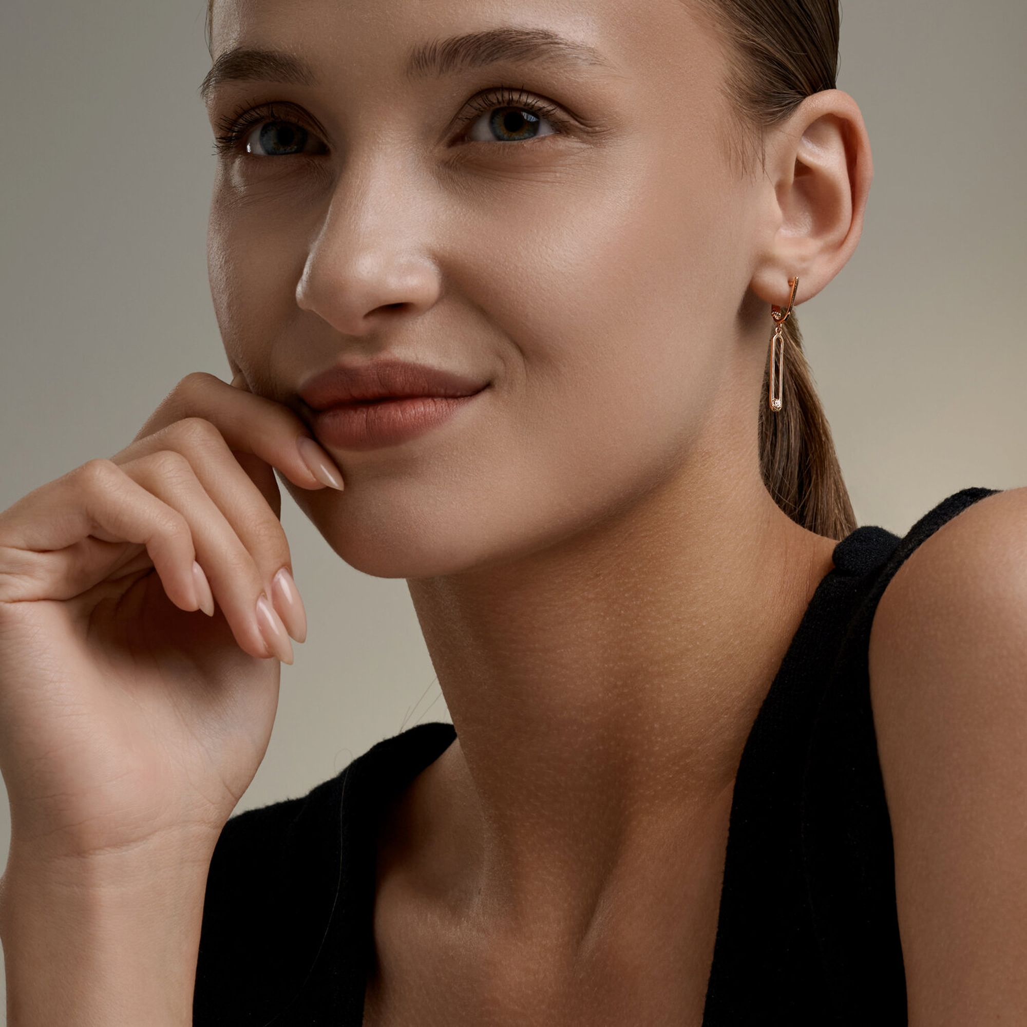 Золотые серьги Diamant с фианитом