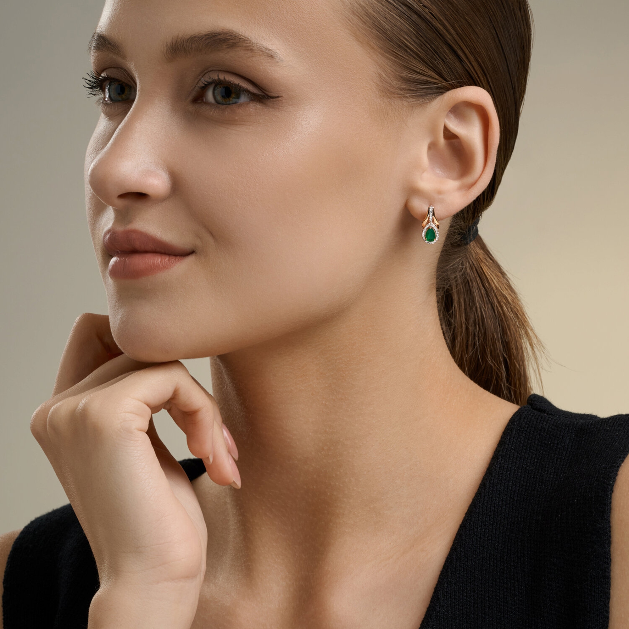 Золотые серьги SOKOLOV с бриллиантом и агатом