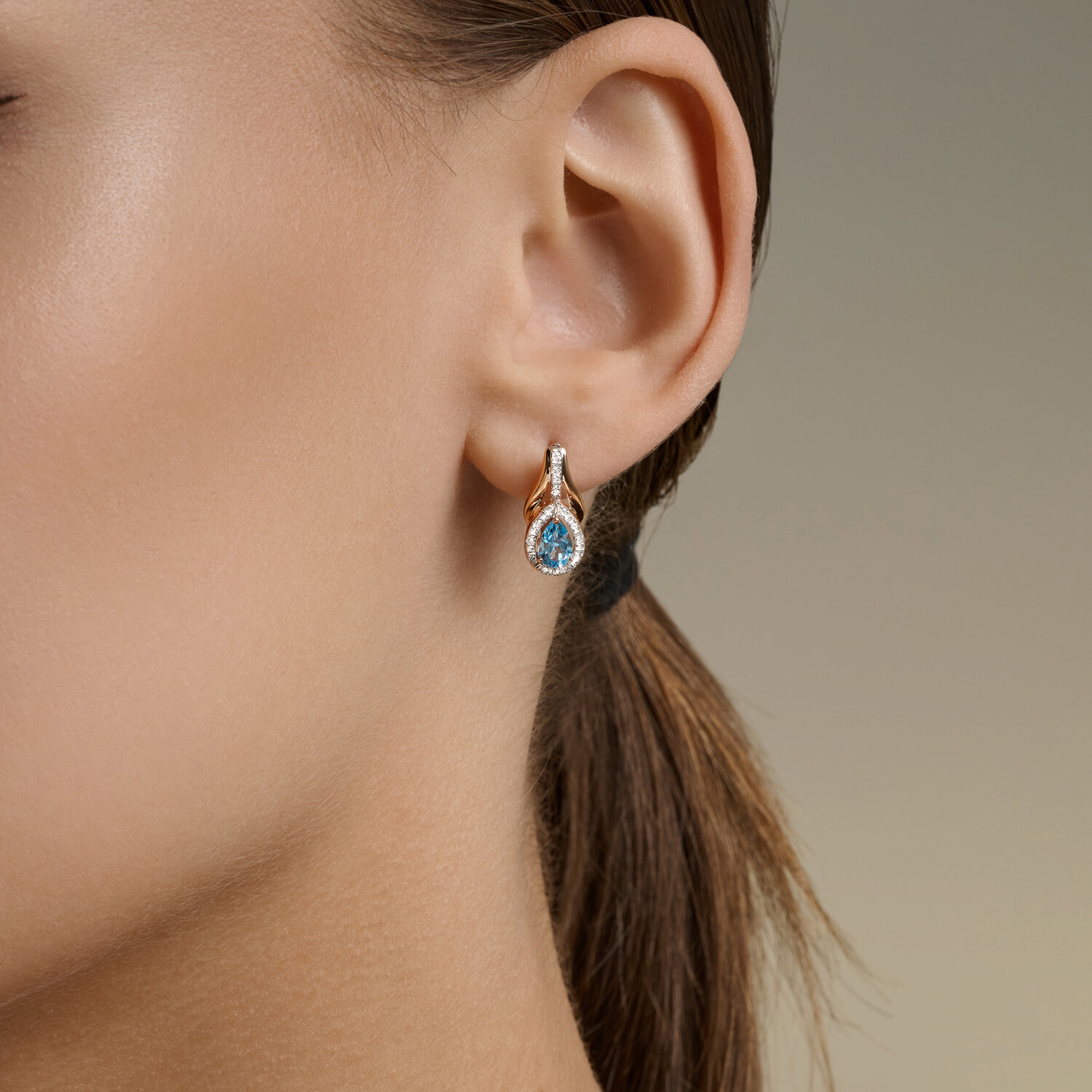 Золотые серьги SOKOLOV с топазом и бриллиантом