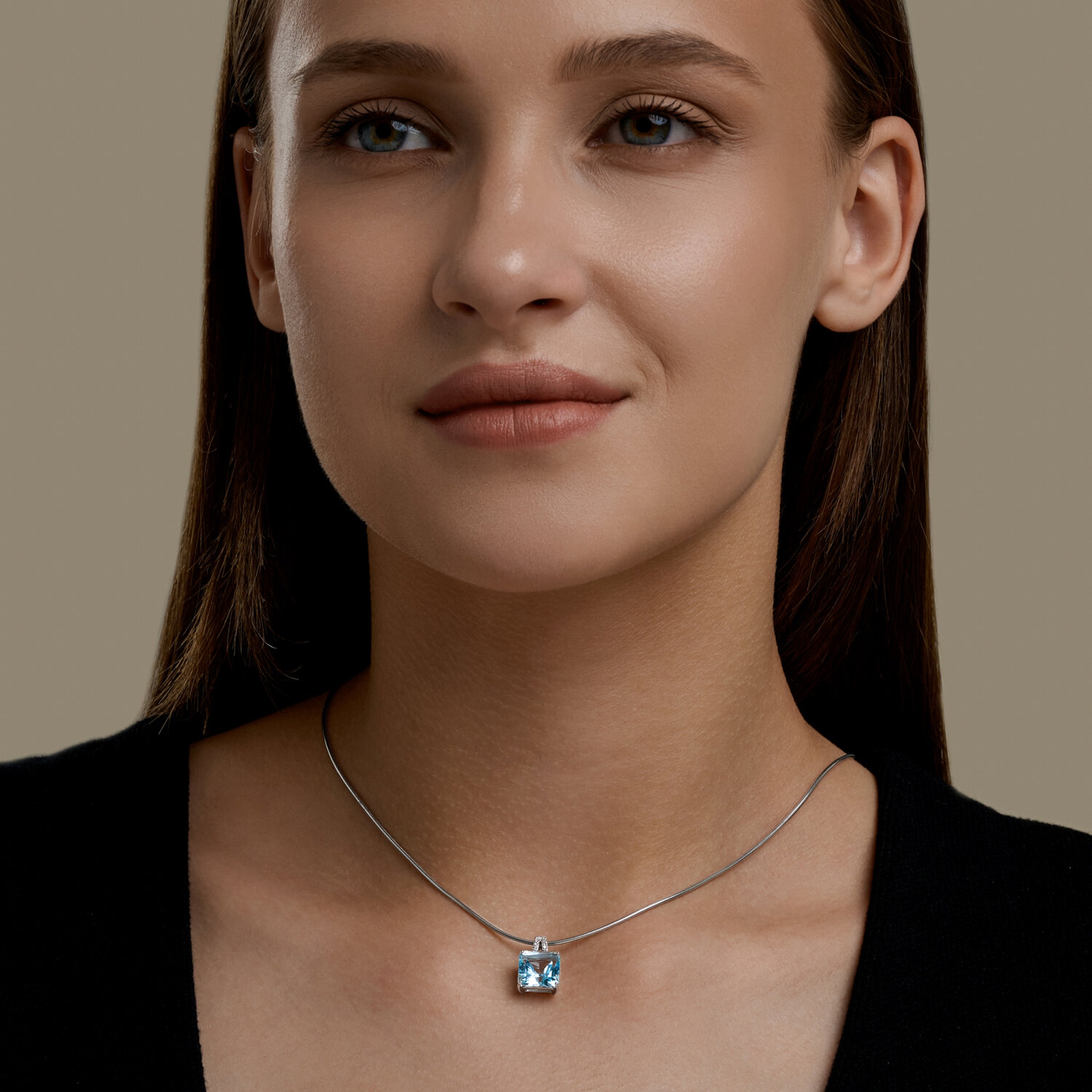 Золотая подвеска SOKOLOV с топазом и бриллиантом