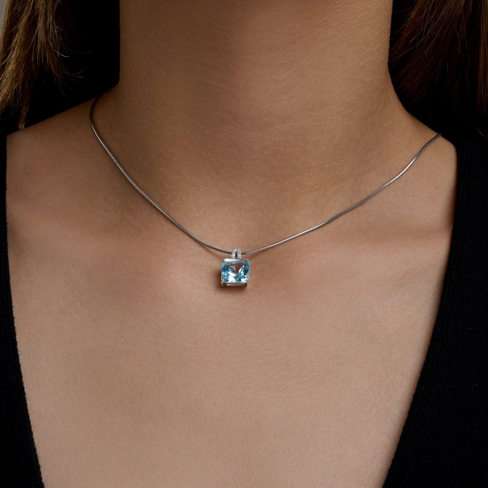 Золотая подвеска SOKOLOV с топазом и бриллиантом