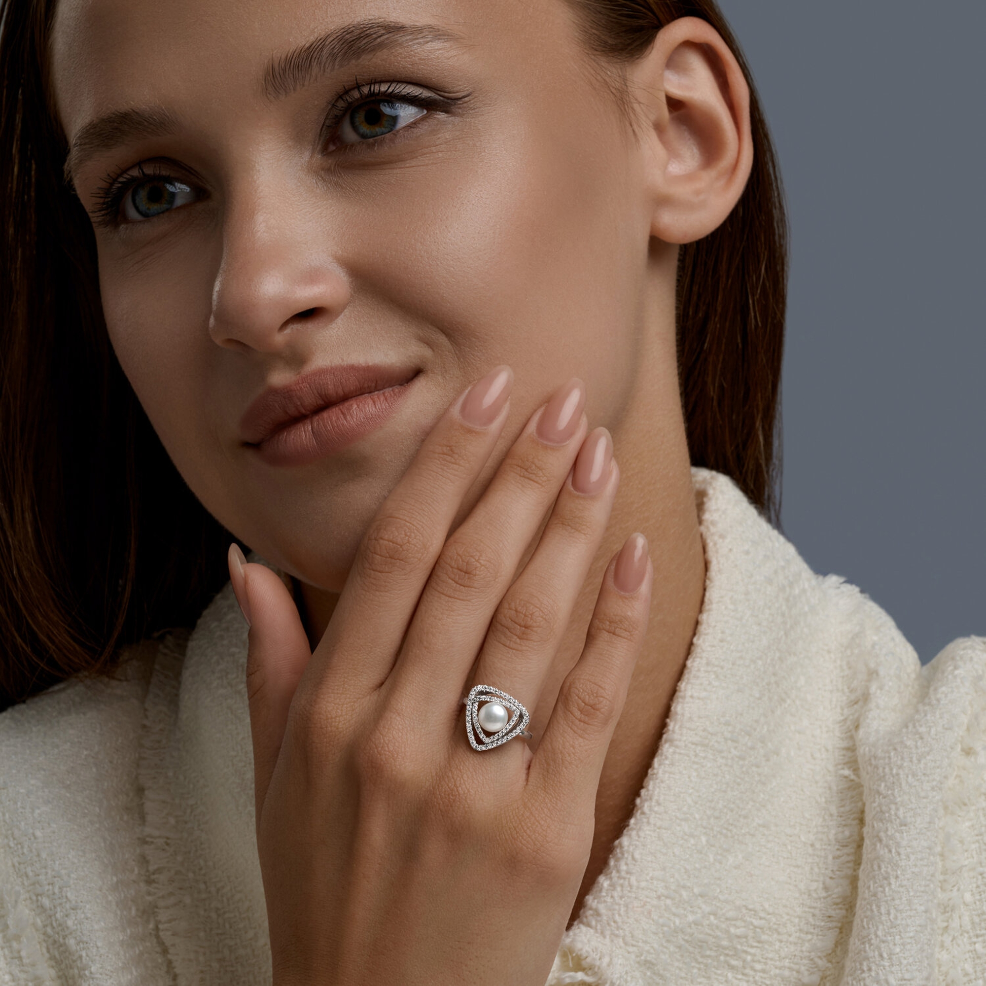 Кольцо из белого золота SOKOLOV с фианитом и жемчугом