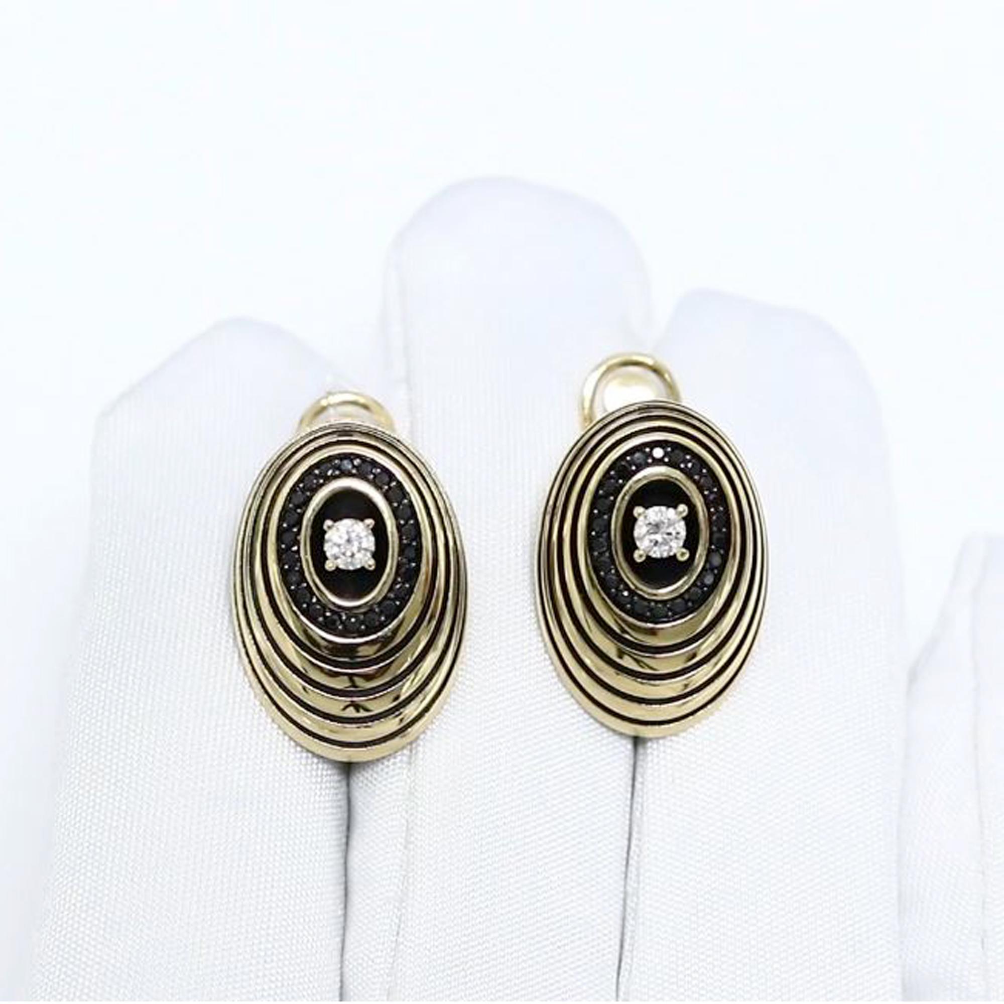 Серьги из лимонного золота ЮК Клондайк с бриллиантом и чёрным бриллиантом