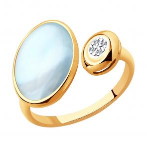 Золотое кольцо SOKOLOV с бриллиантом и дуплетом из топаза и перламутра 1011886-6 фото