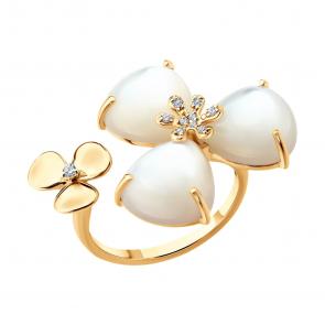 Золотое кольцо SOKOLOV с бриллиантом и перламутром 1012812 фото