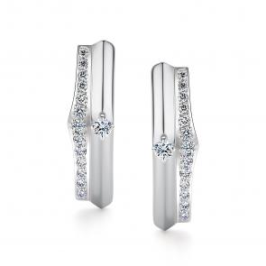 Серьги из белого золота АЛЬКОР с бриллиантом 26634-200 фото