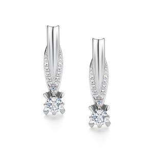 Серьги из белого золота АЛЬКОР с бриллиантом 26636-200 фото