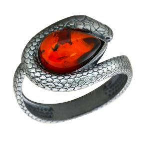Кольцо из черненого серебра Символ года Змея Дарвин с янтарём 920044216aa-к фото