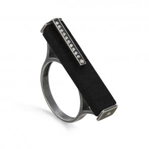 Кольцо из черненого серебра KABAROVSKY с фианитом и деревом Граб K11-589-80083 фото