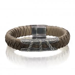 Кожаный браслет KABAROVSKY с декоративным элементом и замком из черненого серебра K4-027-91383 фото