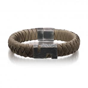 Кожаный браслет KABAROVSKY с декоративным элементом и замком из черненого серебра K4-045-91383 фото