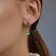 Серебряные серьги Diamant с хризолитом и ювелирным кристаллом